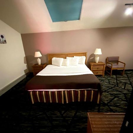 Woodland Inn & Suites Medford Екстериор снимка