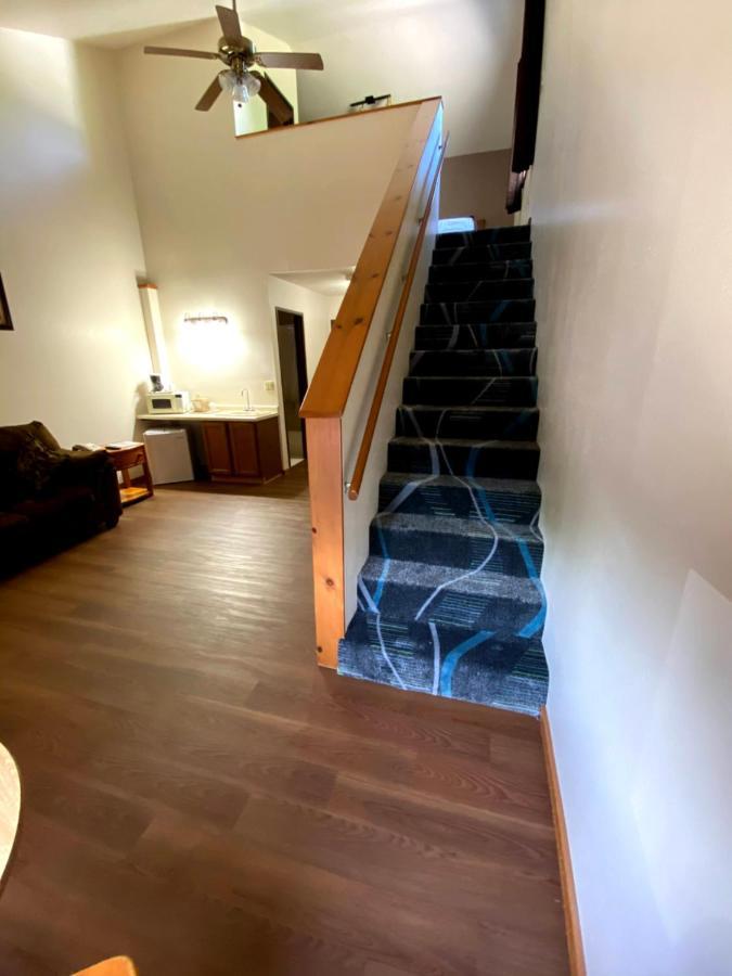 Woodland Inn & Suites Medford Екстериор снимка