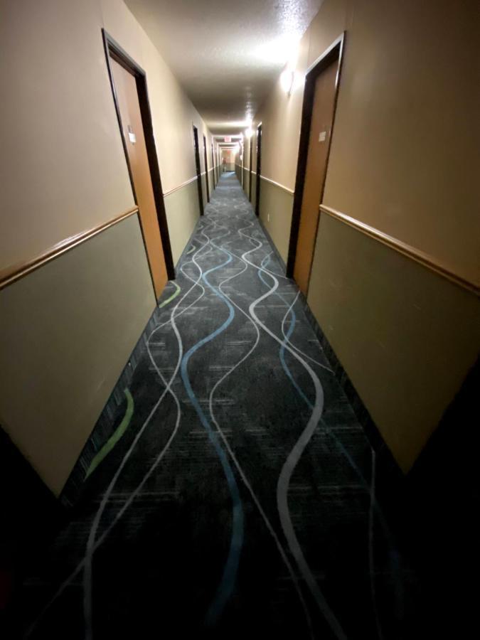 Woodland Inn & Suites Medford Екстериор снимка