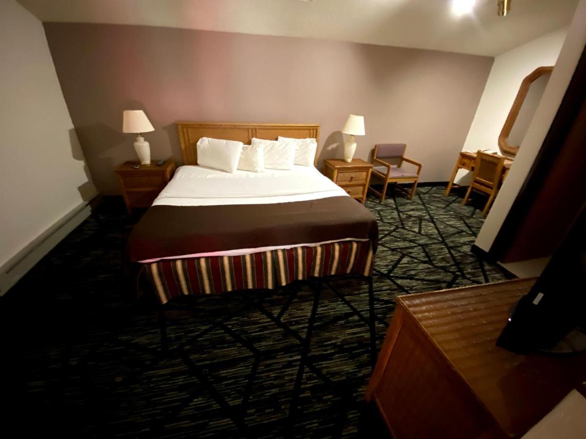 Woodland Inn & Suites Medford Екстериор снимка