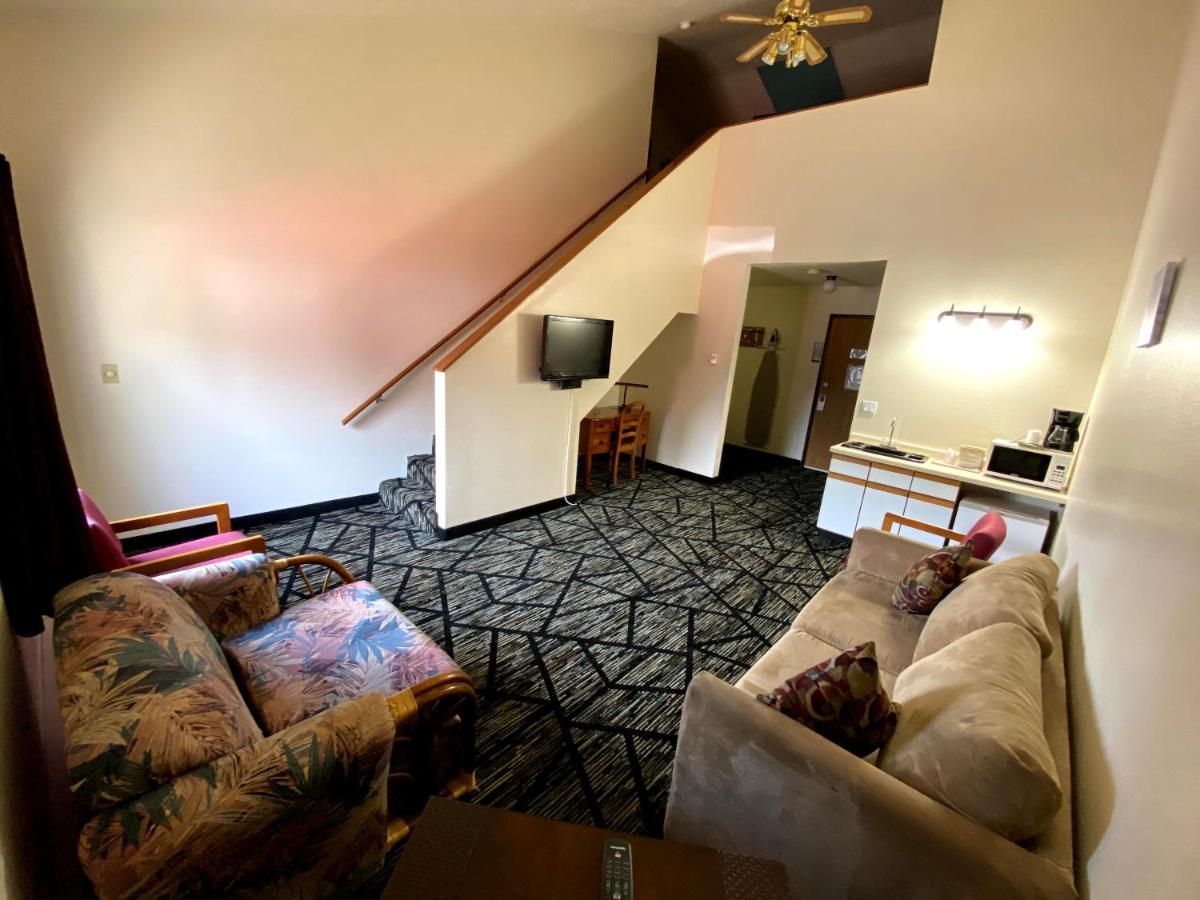Woodland Inn & Suites Medford Екстериор снимка
