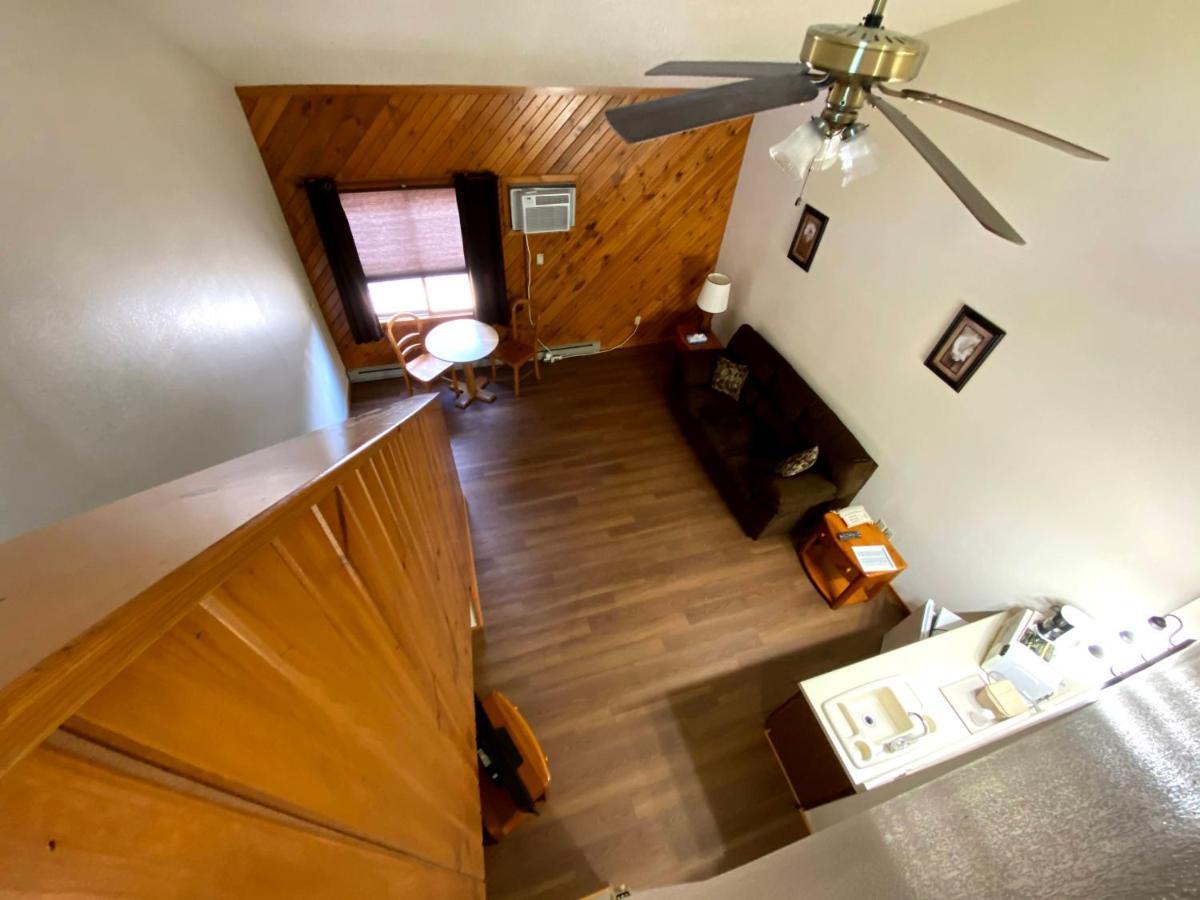 Woodland Inn & Suites Medford Екстериор снимка