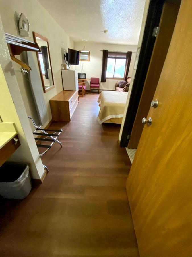 Woodland Inn & Suites Medford Екстериор снимка