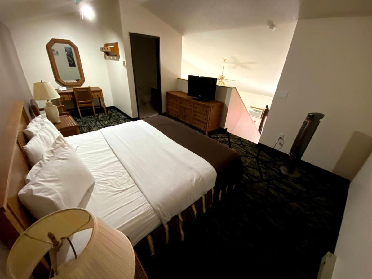 Woodland Inn & Suites Medford Екстериор снимка