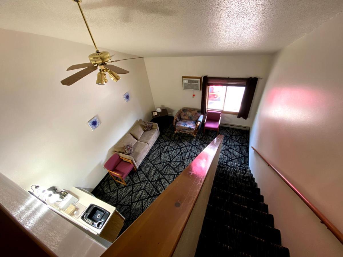 Woodland Inn & Suites Medford Екстериор снимка
