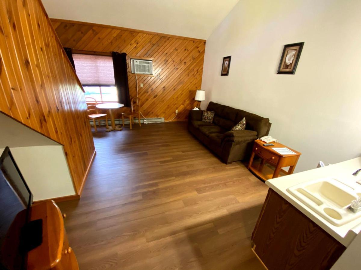 Woodland Inn & Suites Medford Екстериор снимка