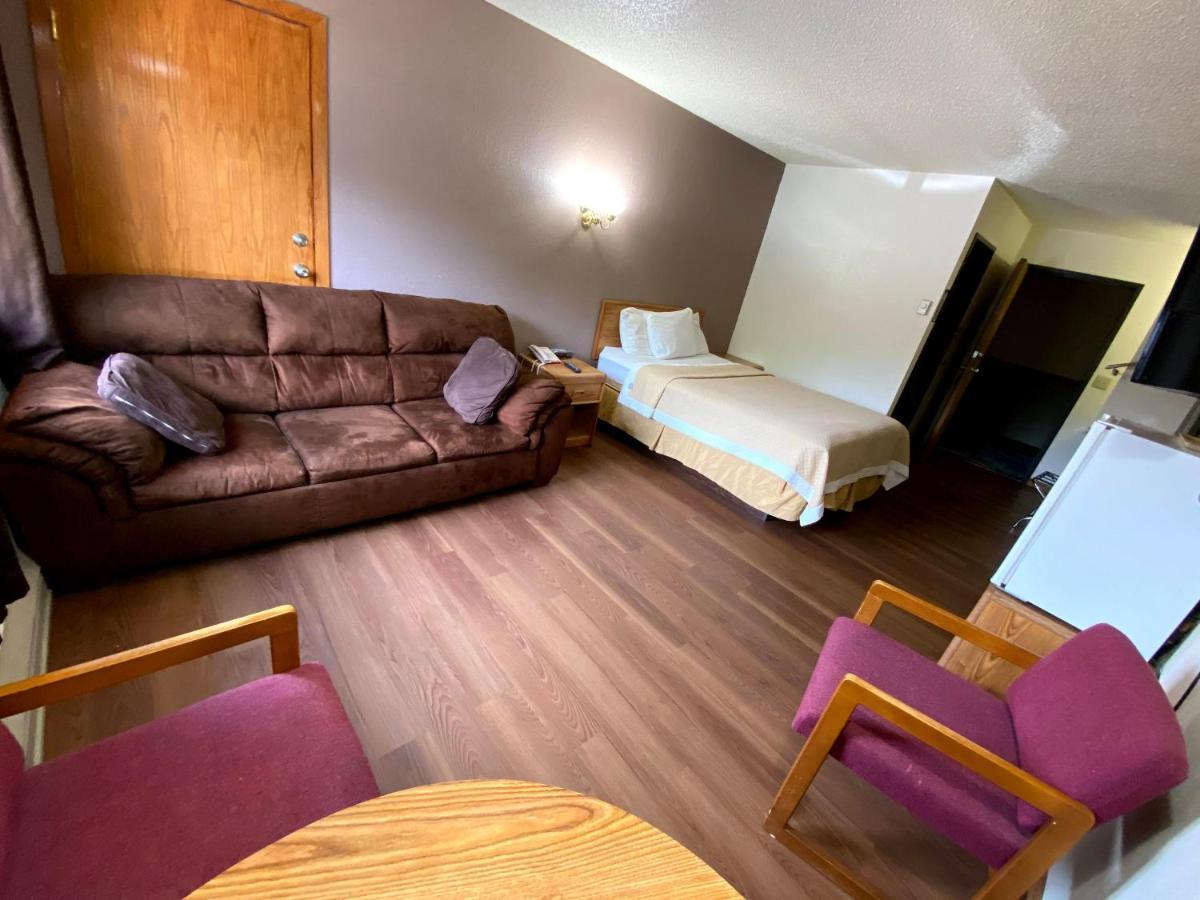 Woodland Inn & Suites Medford Екстериор снимка