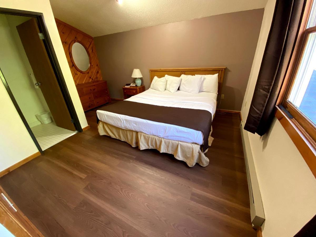 Woodland Inn & Suites Medford Екстериор снимка