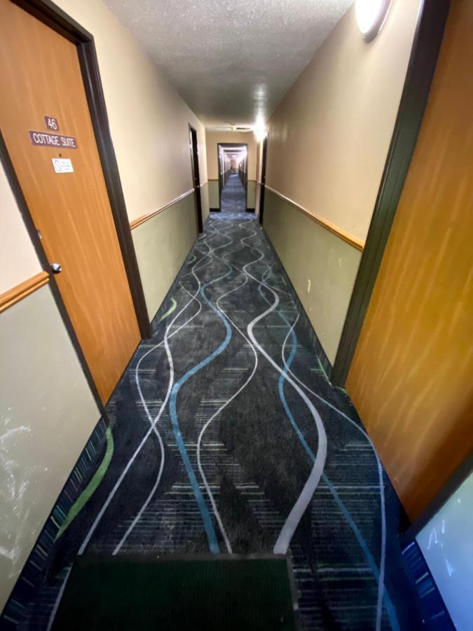 Woodland Inn & Suites Medford Екстериор снимка