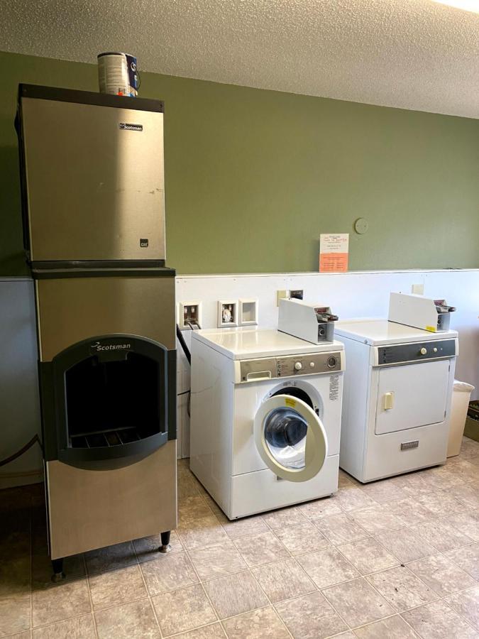Woodland Inn & Suites Medford Екстериор снимка