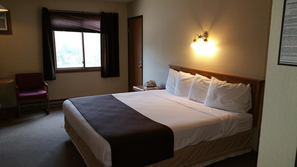 Woodland Inn & Suites Medford Екстериор снимка