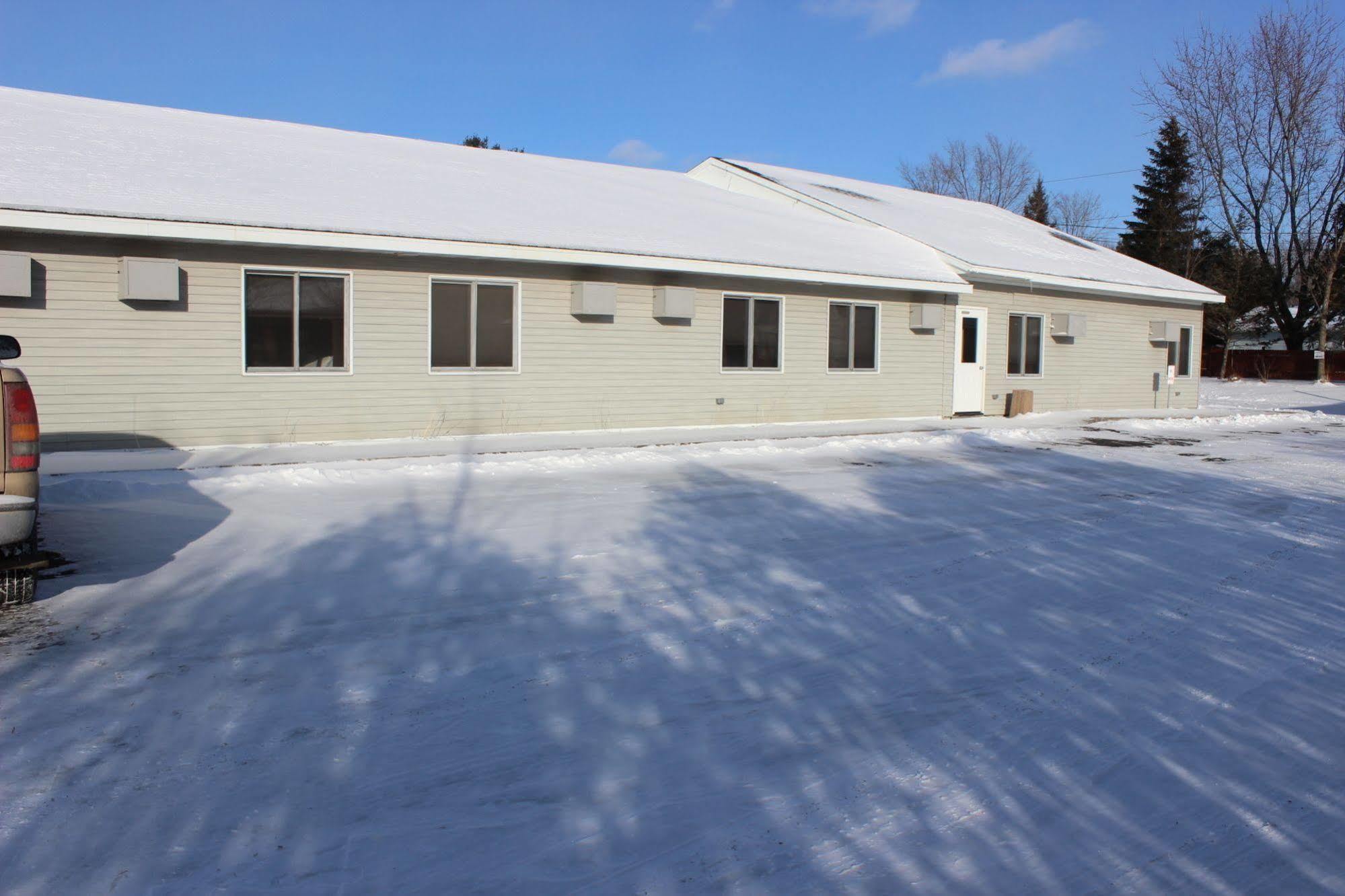 Woodland Inn & Suites Medford Екстериор снимка