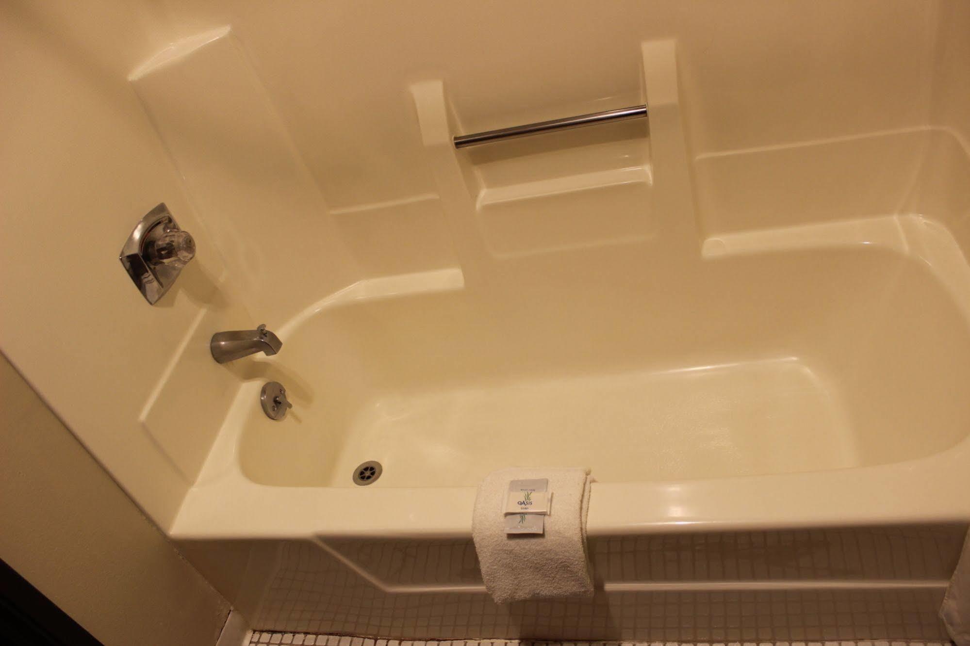 Woodland Inn & Suites Medford Екстериор снимка