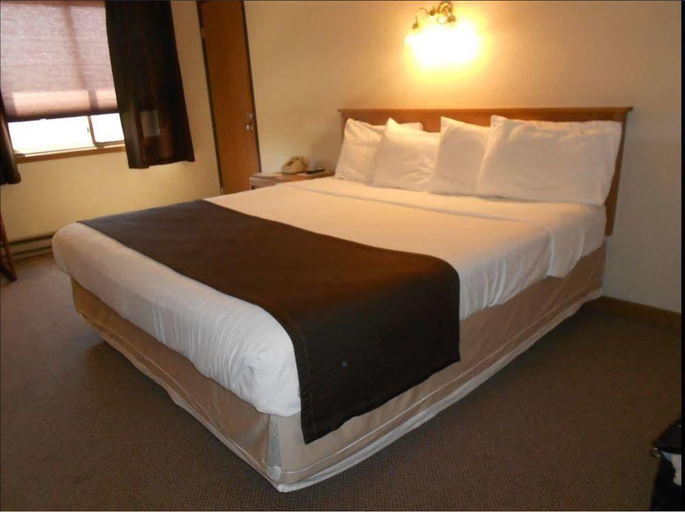 Woodland Inn & Suites Medford Екстериор снимка